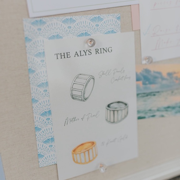 Chic Gold and White Mother of Pearl Women's Ring - Picture 2 of 3